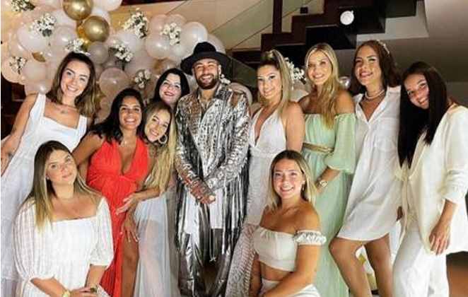 Neymar reuniu amigos e familiares