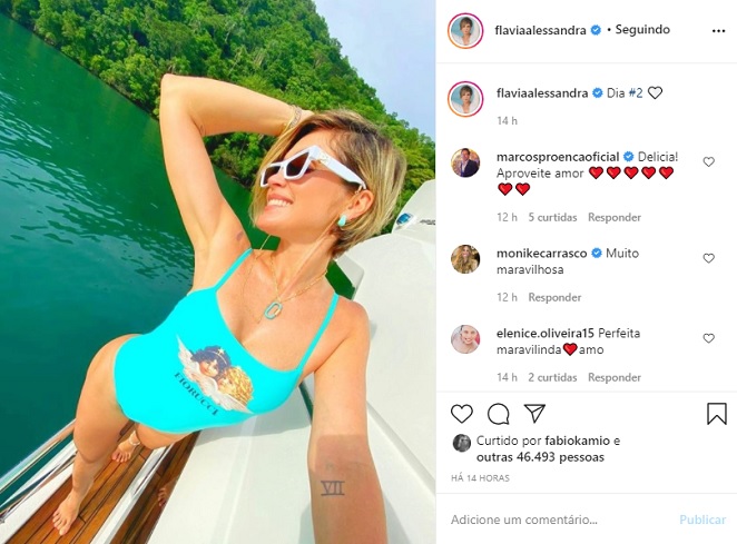 Flávia Alessandra arrasa em clique de maiô