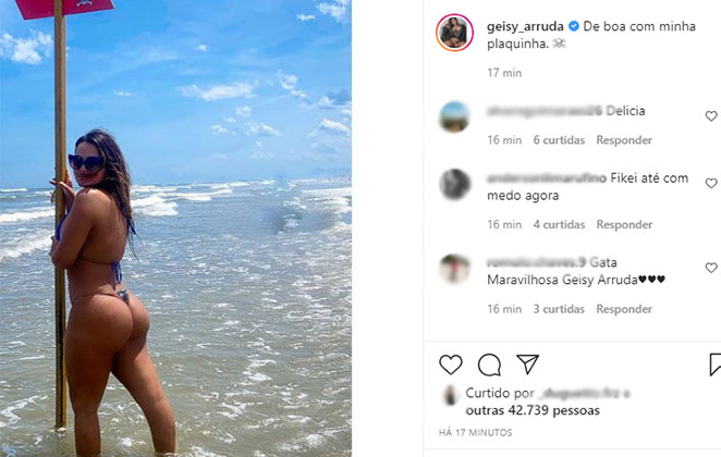 Geisy Arruda empina bumbum avantajado na praia
