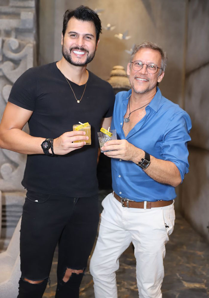 Marcelo Bimbi, marido de Nicole Bahls, e Adrien Cunha, noivo da aniversariante.