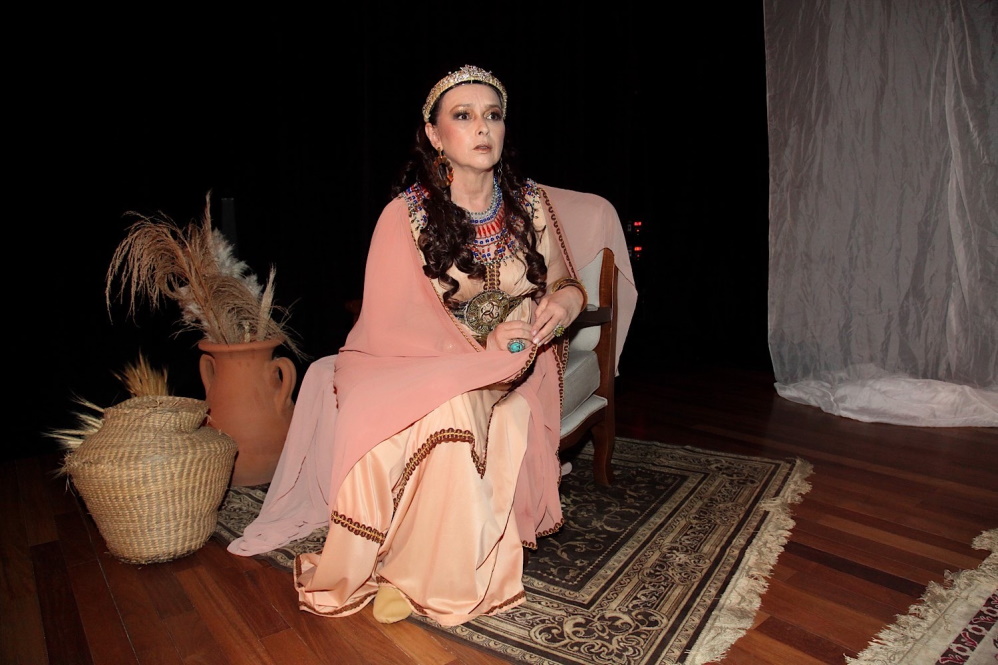 Myrian Rios comemora 45 anos de carreira