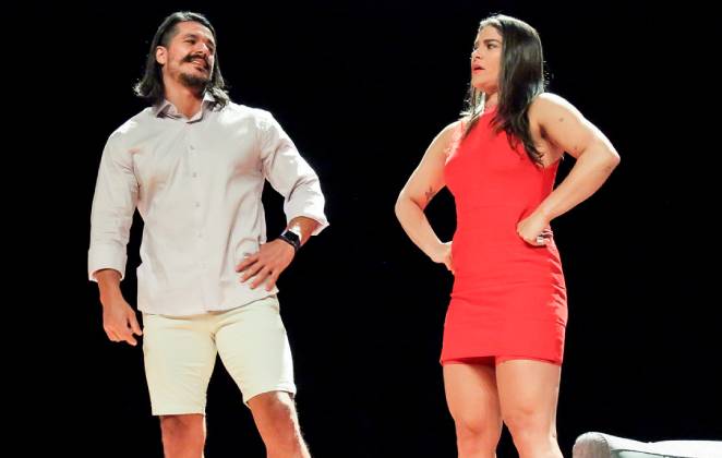 Bruno Lopes exibiu físico invejável em estreia de temporada de peça com Priscila Fantin