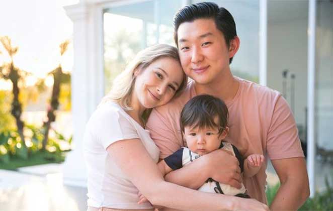 Pyong Lee com a esposa Sammy Lee e o filho Jake