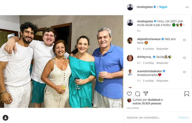 Renato Góes com a sua família celebrando o Réveillon