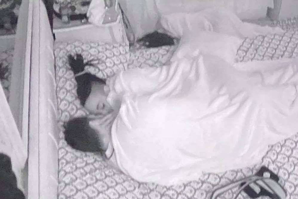 Mãozinha no rosto... bitoquinha