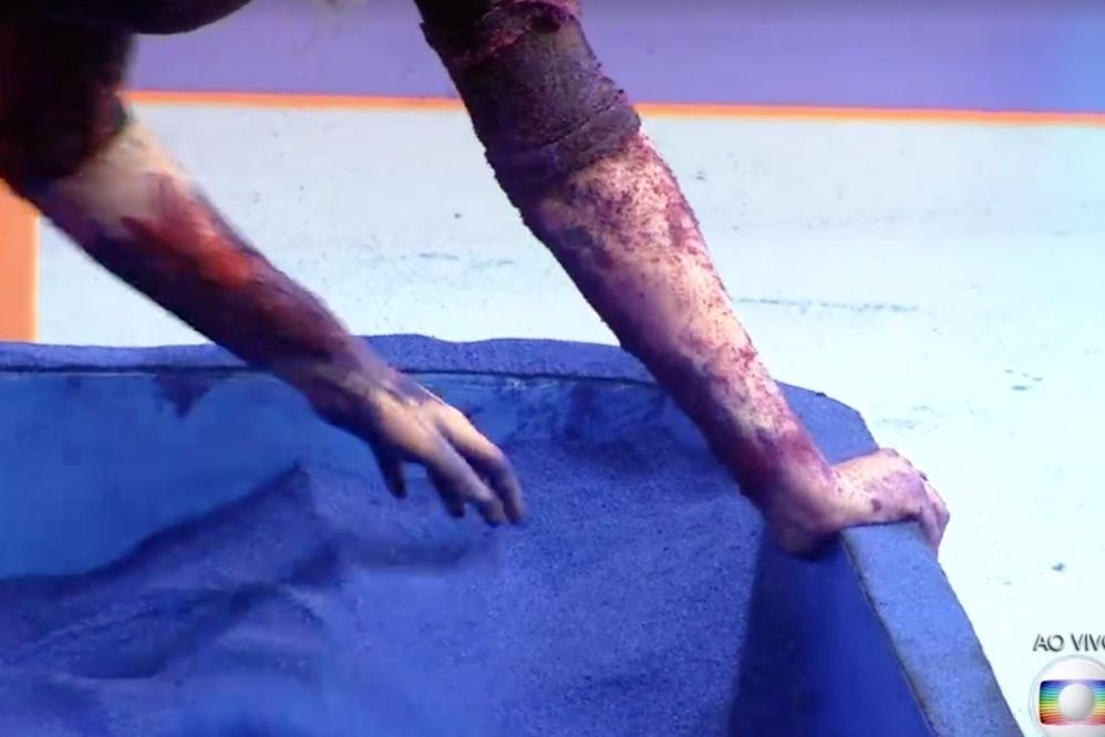 Os cards estavam escondidos em um dos tanques de terra