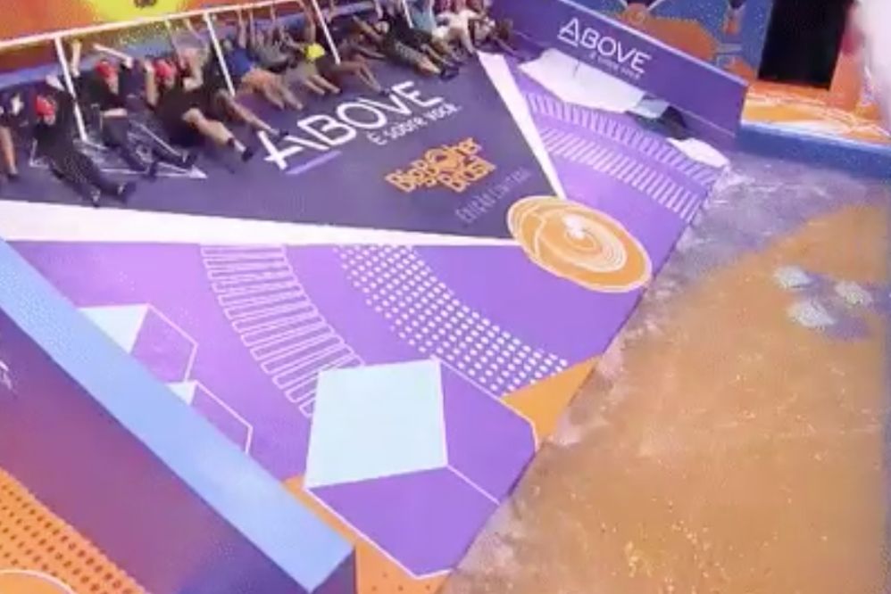 Tudo começou com os brothers escorregando em uma queda d’água