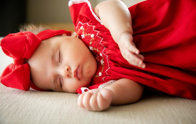 Esther é a primeira herdeira de Carol Dias com Kaká