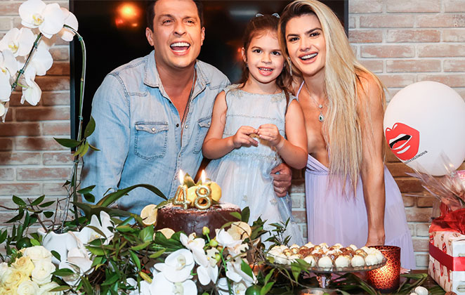 O clã surgiu radiante na hora do parabéns