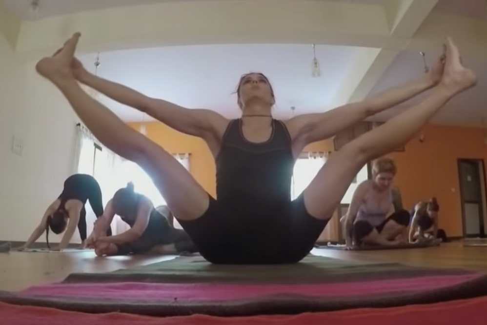 Fernanda Lima foi à Índia aprimorar sua prática de yoga
