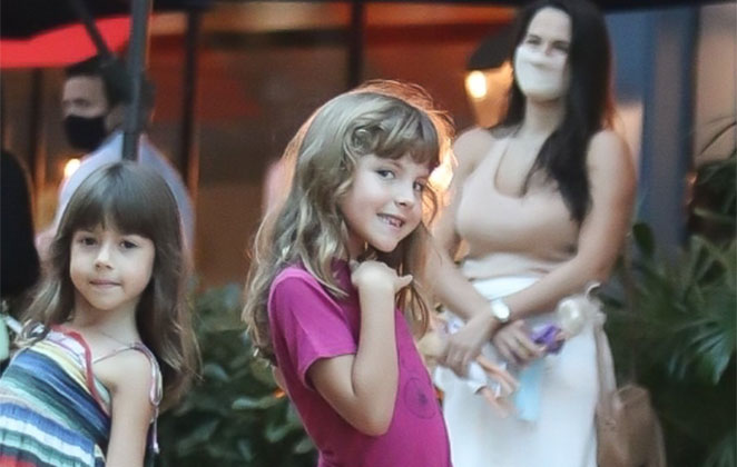 As filhas de Malvino Salvador esbanjaram beleza em momento modelete