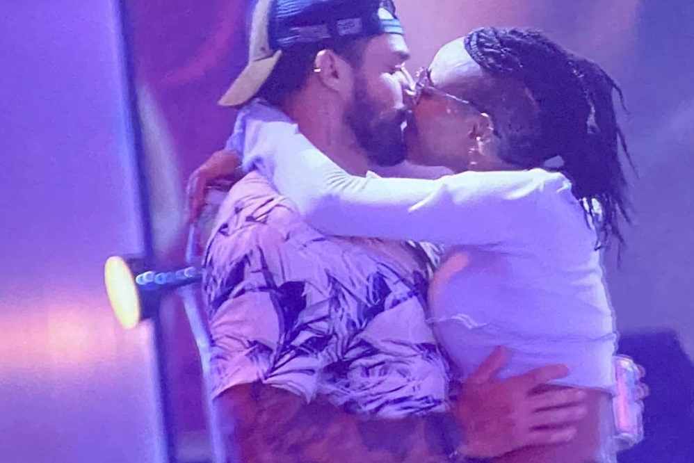 Olha a cara do Arcrebiano olhando pro céu! Será que ele estava pedindo Deus me tira dessa?