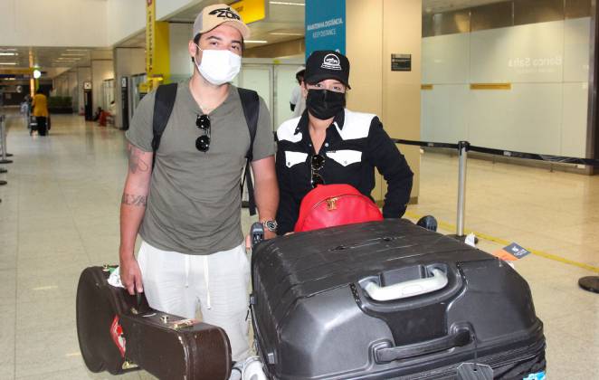 Maiara e Fernando voltam para o Brasail após viagem romântica