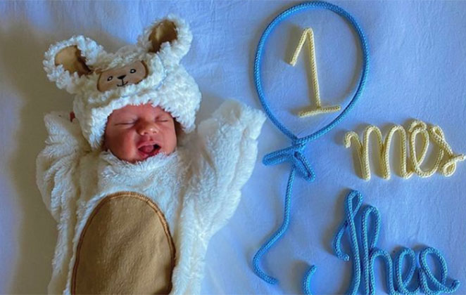 Theo completa seu primeiro mês de vida