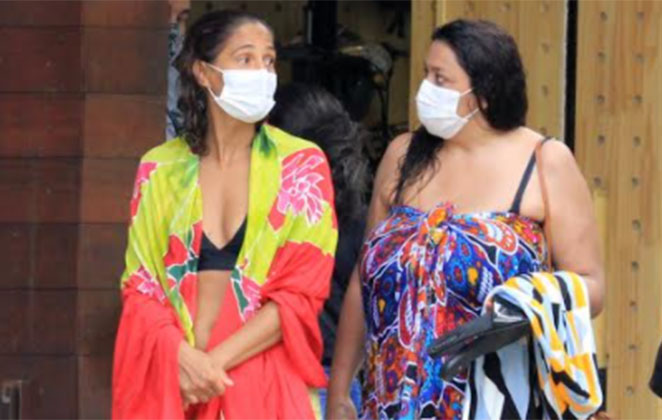 Atriz estava na companhia de uma amiga