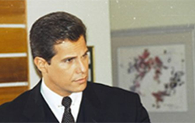 Edson Celulari, como Júlio, em Explode Coração