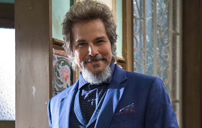 Edson Celulari, como Dom Sabino, em O Tempo Não Para