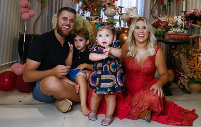 O clã encheu a loira de amor e carinho na data especial