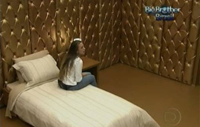 Michelly no Quarto Dourado BBB11