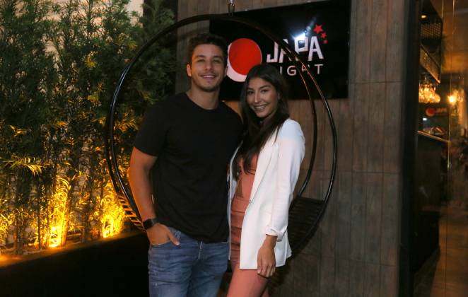 Ricky Tavares e Juliana Xavier prestigiam inauguração do restaurante Japonês 