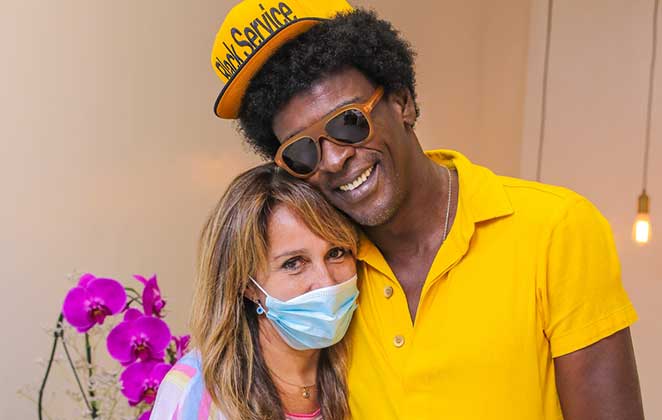 Seu Jorge e a hair stylist Rosângela Araújo