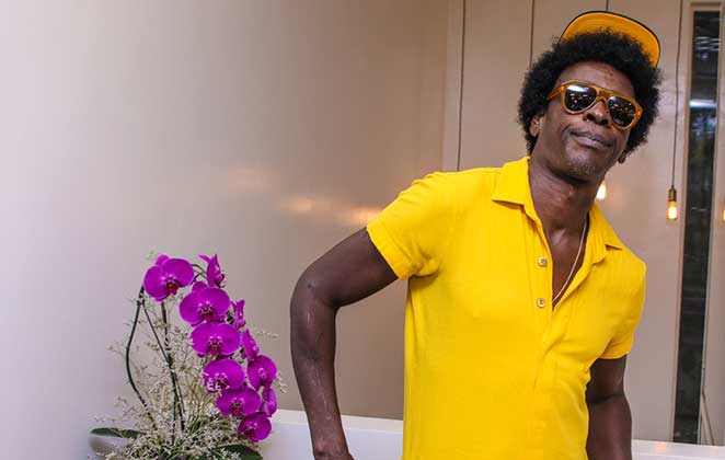 Seu Jorge com novo look