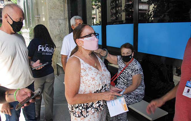 Susana Vieira foi vacinada contra a Covid-19 nesta quinta-feira (4)