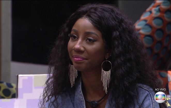 Camilla usando uma das laces