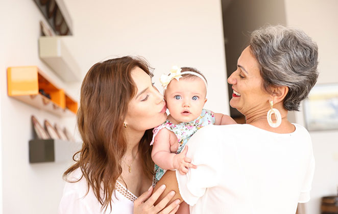Júlia Pereira com a filha Suzanne e Faa Morena