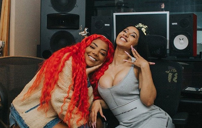 Ludmilla ao lado de Cardi B