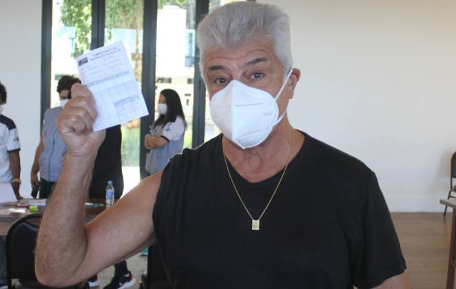 Lulu Santos recebeu a segunda dose da vacina contra a covid-19