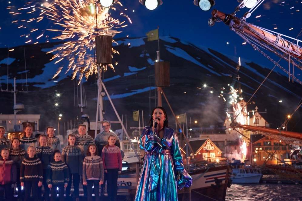 Molly Sandén marcará presença com “Husavik”  de “Festival Eurovision da Canção: A Saga de Sigrit e Lars”, também da Netflix. Performance gravada na Islância