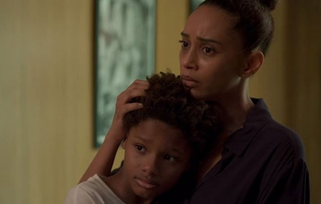 Taís Araujo e Pedro Guilherme Rodrigues em cena de Amor de Mãe, novela da Rede Globo