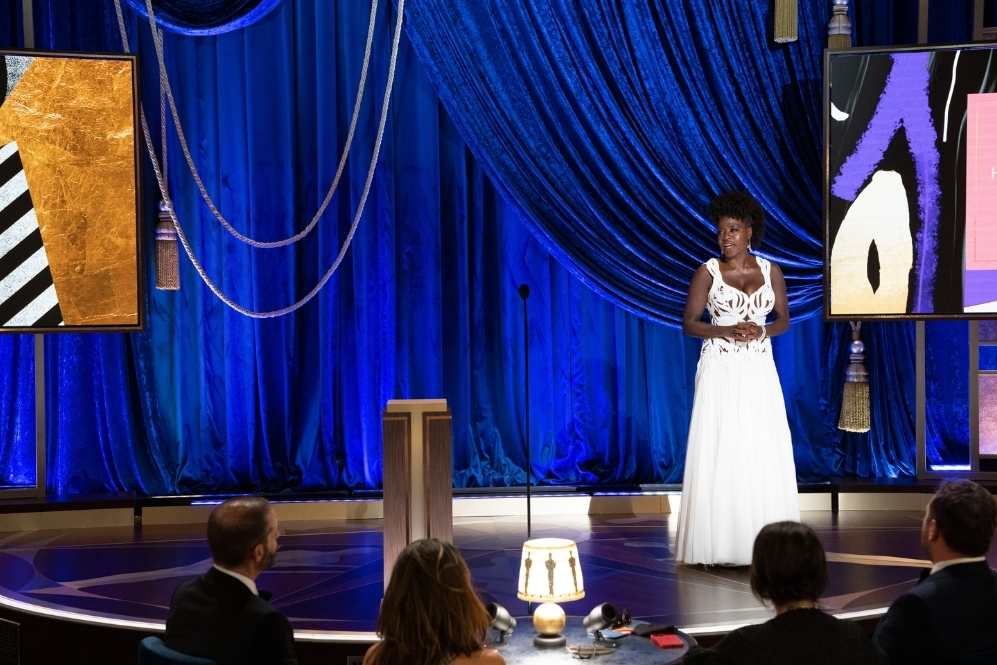 Viola Davis apresentou o Prêmio Humanitário Gene Hersholt para Tyler Perry