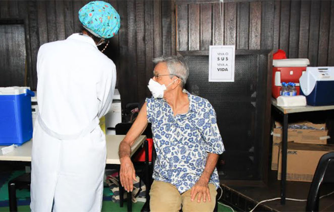 Caetano Veloso recebeu a segunda dose da vacina contra a Covid-19