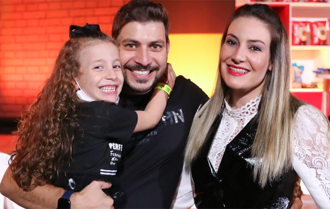 Caio esbanjou simpatia ao lado da filha Alice e a ex, Tatiane Tiffany