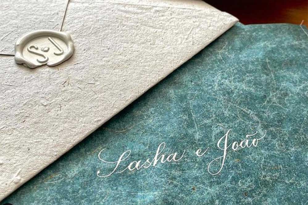 O envelope do convite de Sasha e João Figueiredo é totalmente ecológico: plante e terá uma muda de camomila!