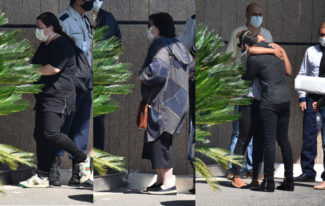 Irmã, mãe e viúvo de Paulo Gustavo chegando para cerimônia