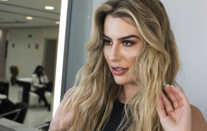 Fernanda Keulla renovou seu visual no salão de beleza