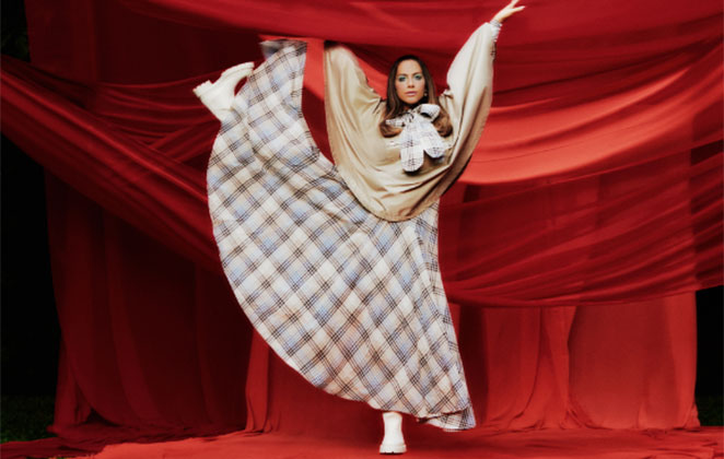 Apresentadora surgiu estilosa nas imagens