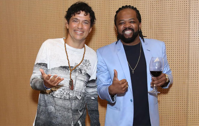 Jorge Vercillo e Xande de Pilares nos posam animados
