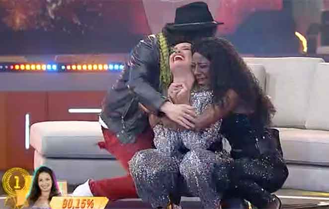 Juliette emocionada ao ganhar o BBB21