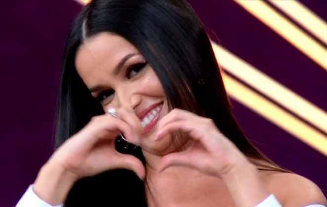 Juliette manda corações para Luan Santana