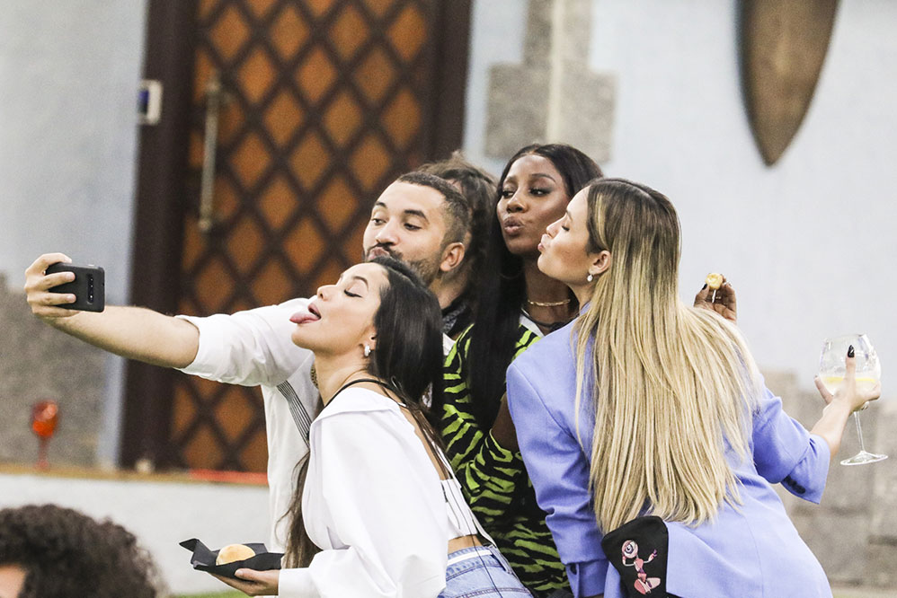 Juliette, Gilberto, Camilla e Sarah tiraram uma selfie para eternizar o momento