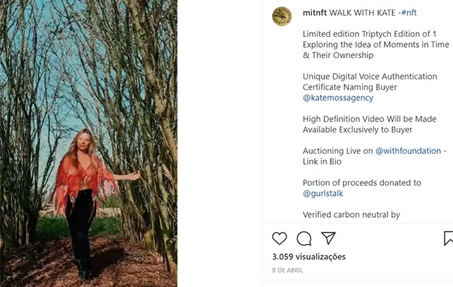 Kate Moss em vídeo onde caminha pela natureza