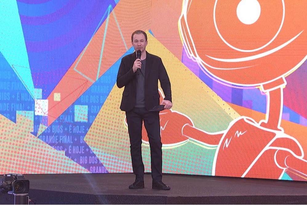 Tiago Leifert no BBB21