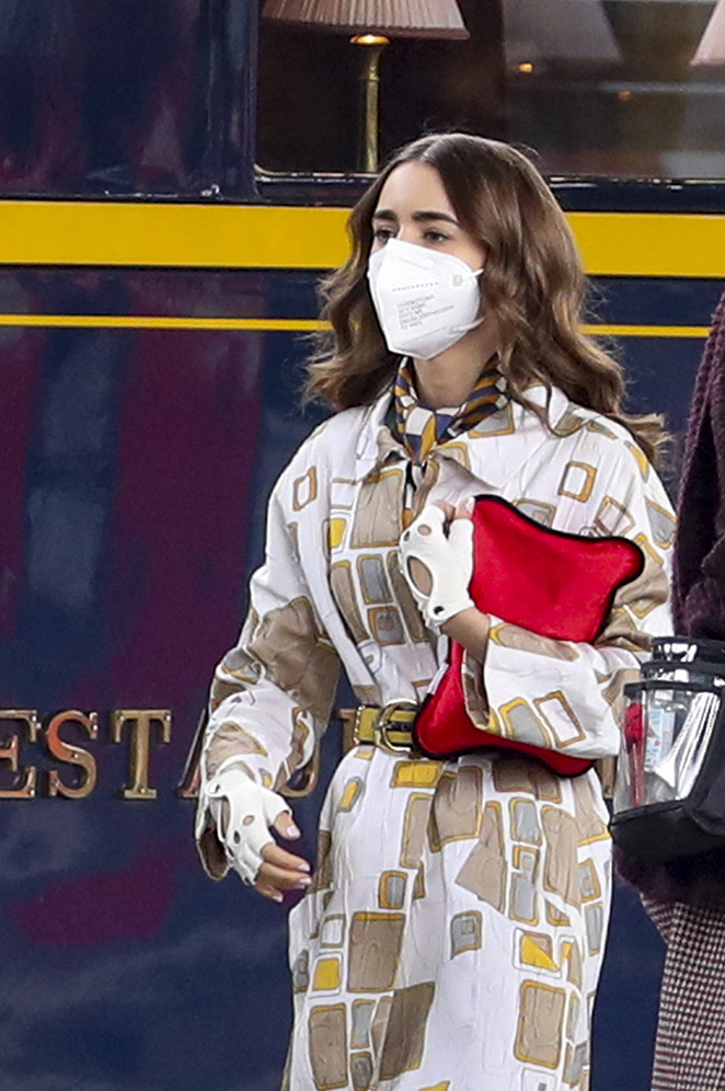Lily Collins roda cenas de Emily in Paris 2