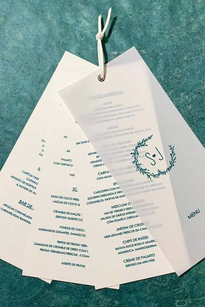 O cardápio da festa distribuído aos convidados também foi sustentável e preparado por @personalisee