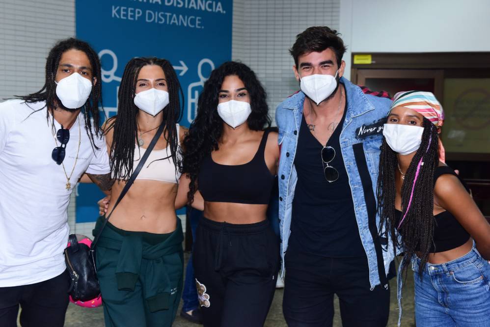 Participantes de No Limite retornam para casa