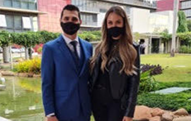 Sarah Andrade posa ao lado do Dr. Gustavo Marcatto